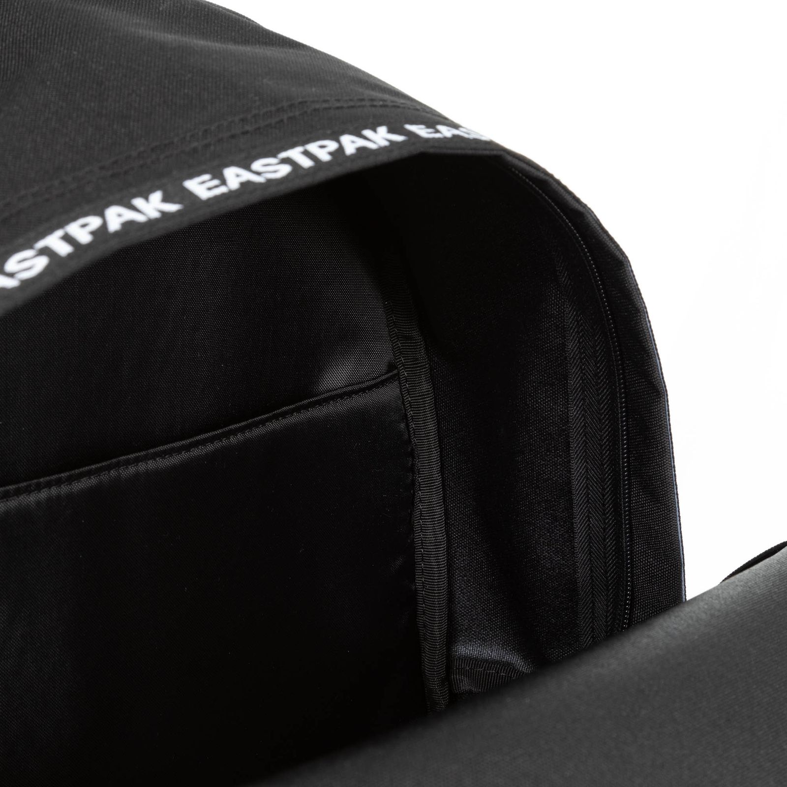 eastpak padded puller black