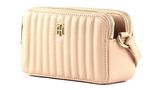 TOMMY HILFIGER TH Timeless Camera Bag Quilted Sandrift TOMMY HILFIGER TH Timeless Camera Bag Quilted Sandrift