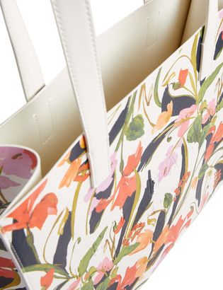 【TED BAKER】素敵！Beaicon フローラルプリント アイコンバッグ TED BAKER Beaicon Floral Tote Bag in Black/Multi | endource