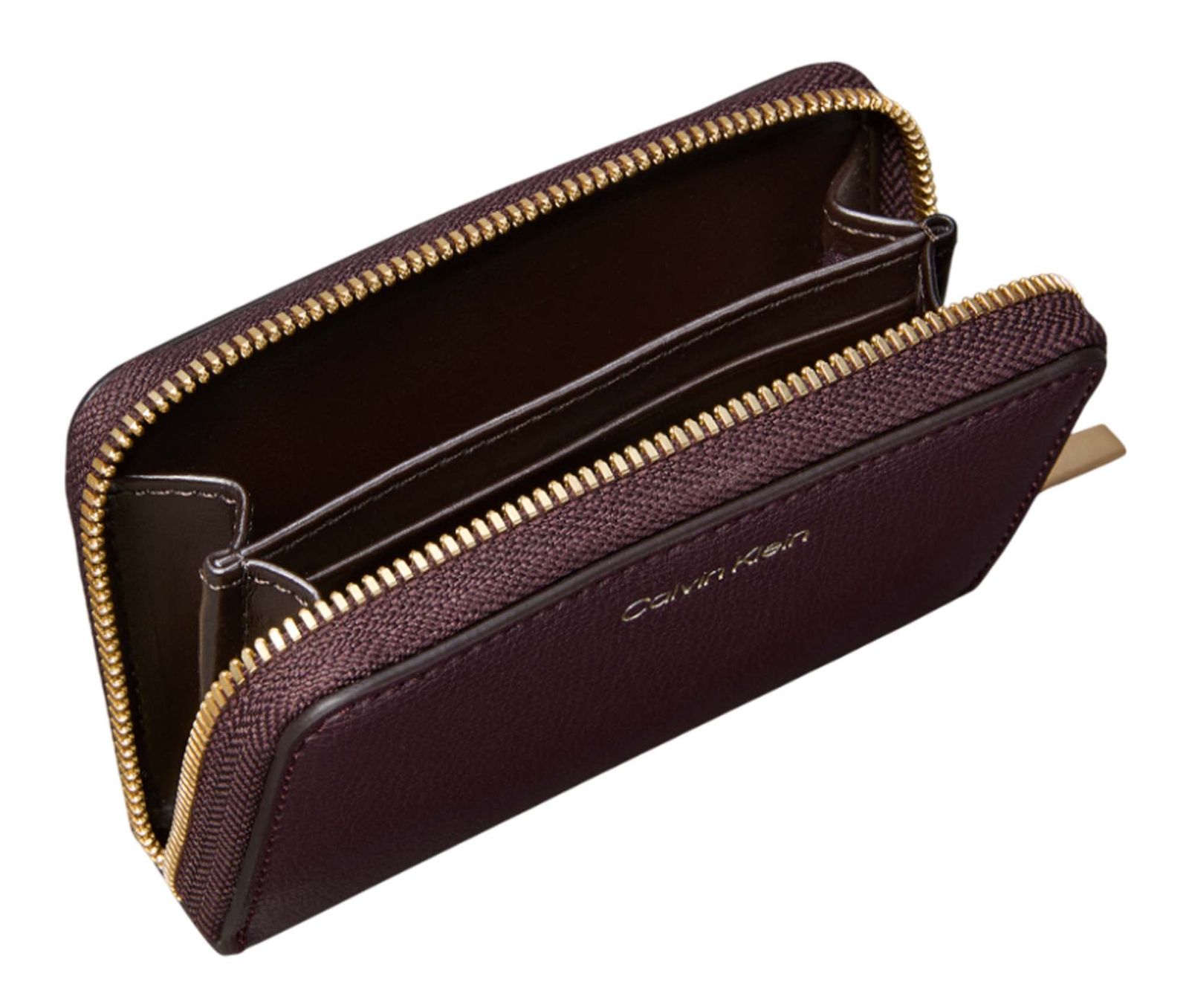 Calvin Klein Embossed Logo Zip Around Card Case M Fudge / Espresso Calvin Klein Embossed Logo Zip Around Card Case M Fudge / Espresso