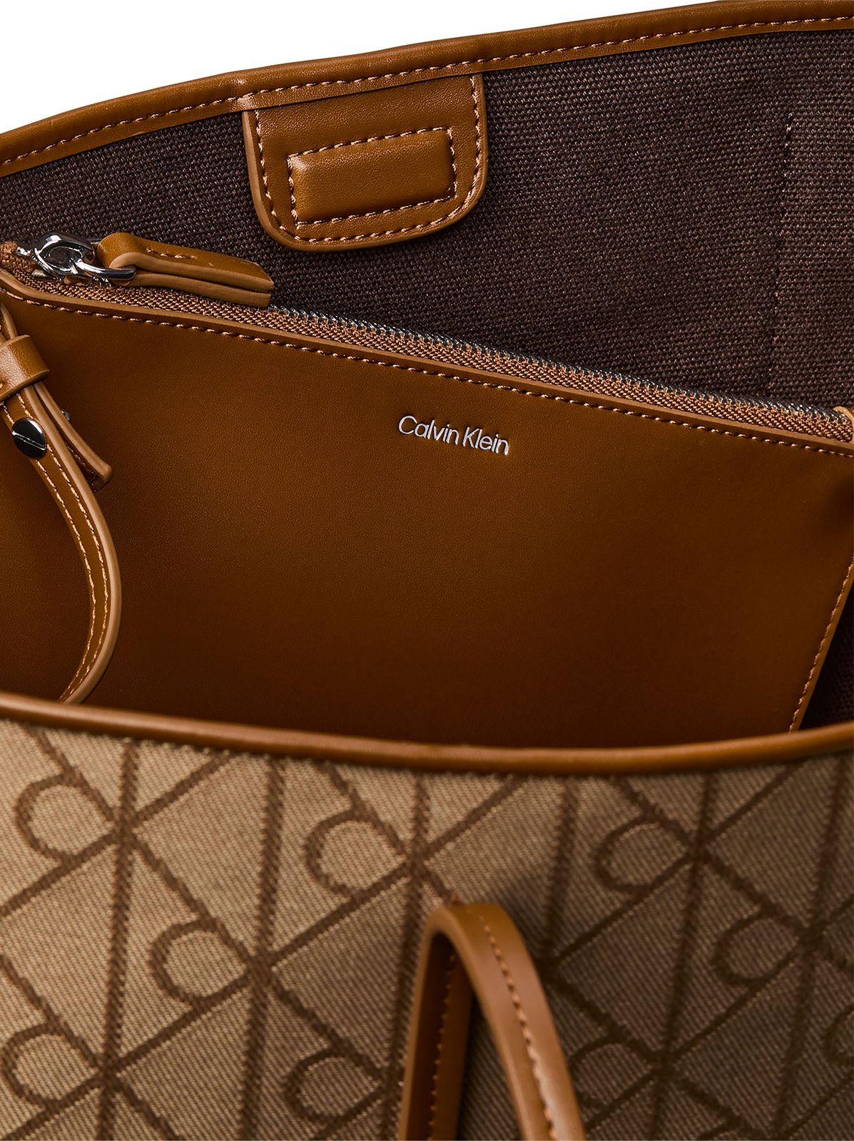 Calvin Klein Emblem AOP Jacquard Tote Bag Cornstalk / Monks Robe Calvin Klein Emblem AOP Jacquard Tote Bag Cornstalk / Monks Robe