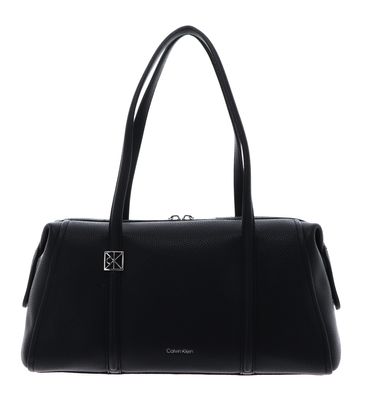 Calvin Klein Emblem Pebble Doctor Shoulder Black Calvin Klein Emblem Pebble Doctor Shoulder Black